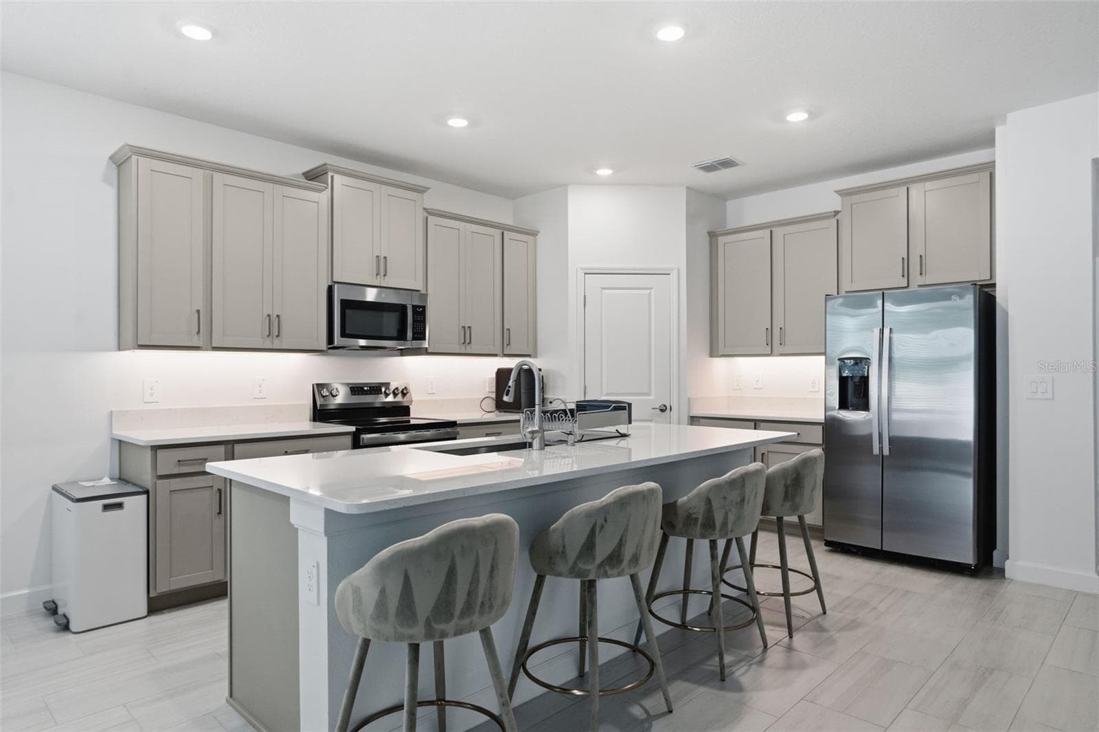 10770 TUPPER CAY DR photo 12