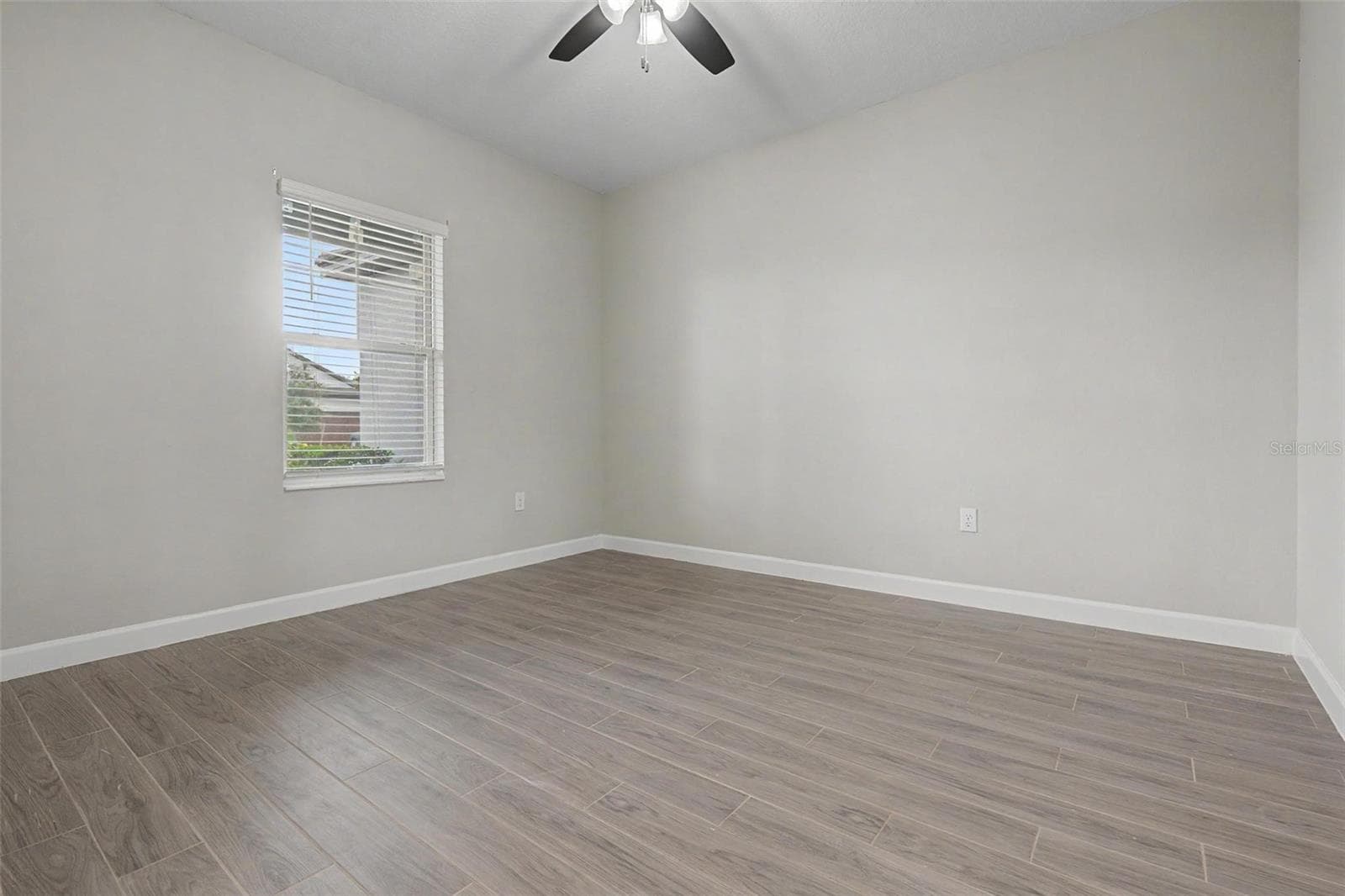 31603 MAGNA GULF LOOP photo 2