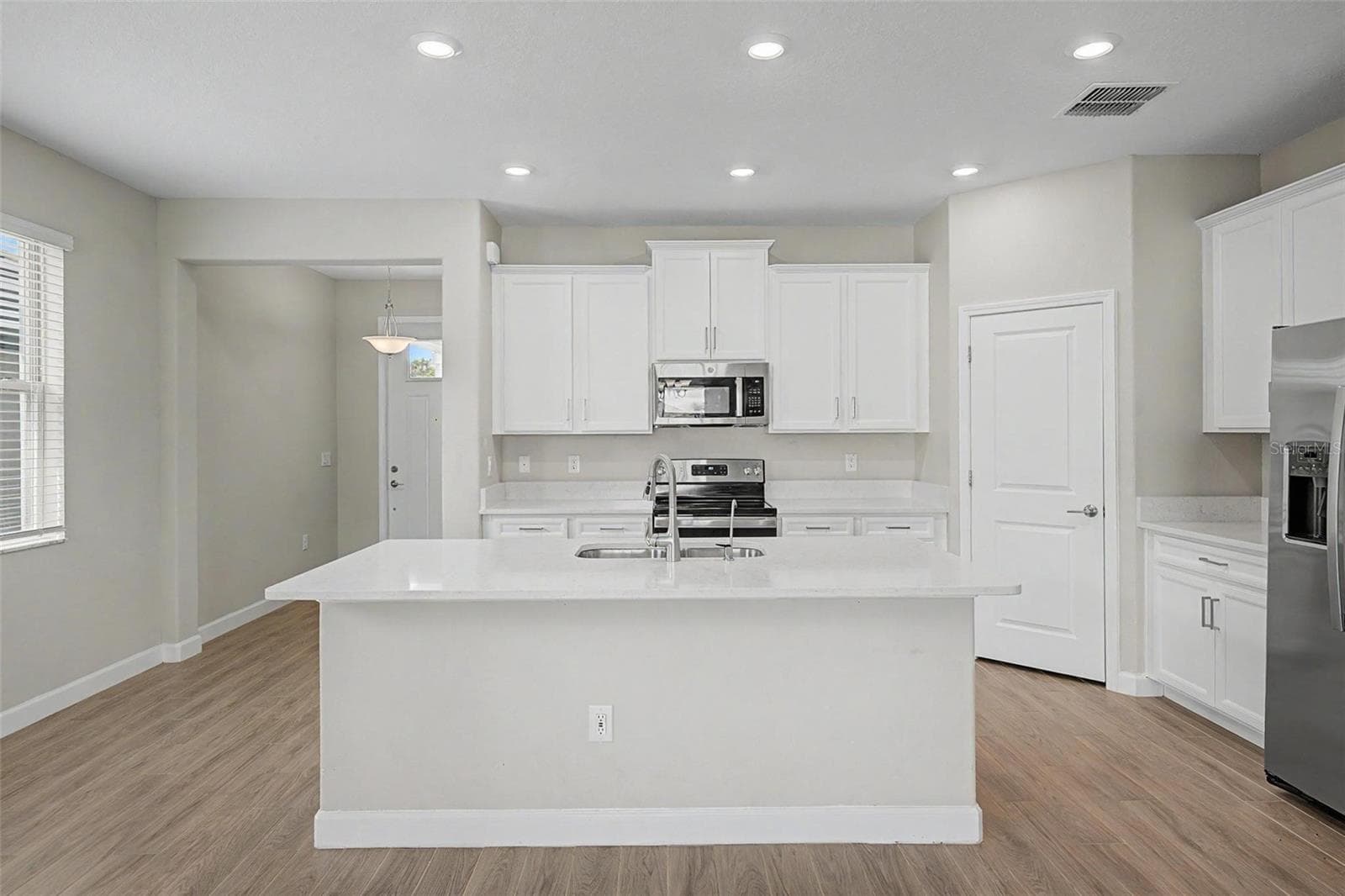 31603 MAGNA GULF LOOP photo 4