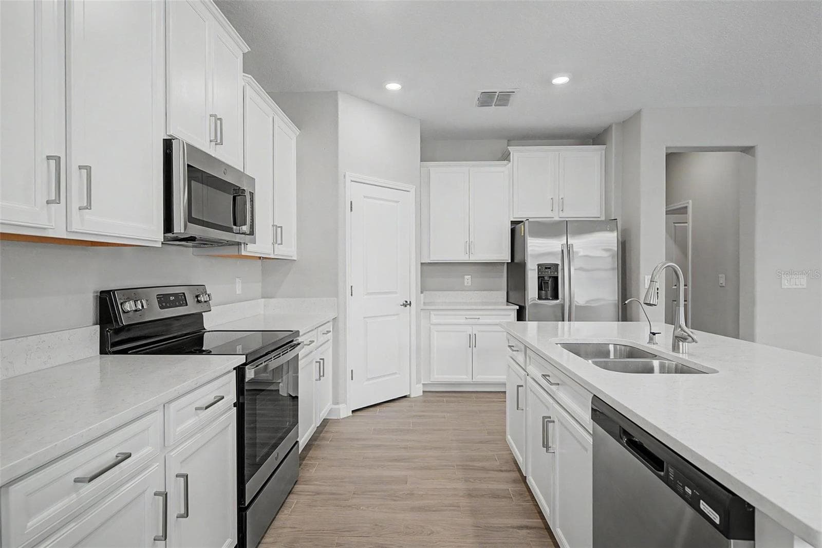 31603 MAGNA GULF LOOP photo 6