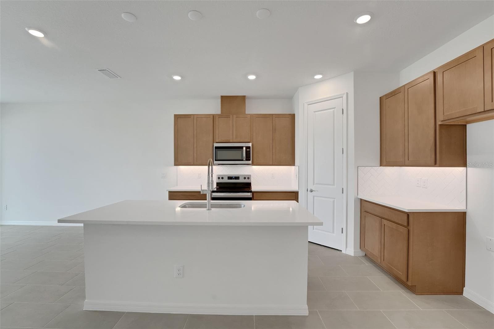 31630 OCEAN BREEZE DR photo 10